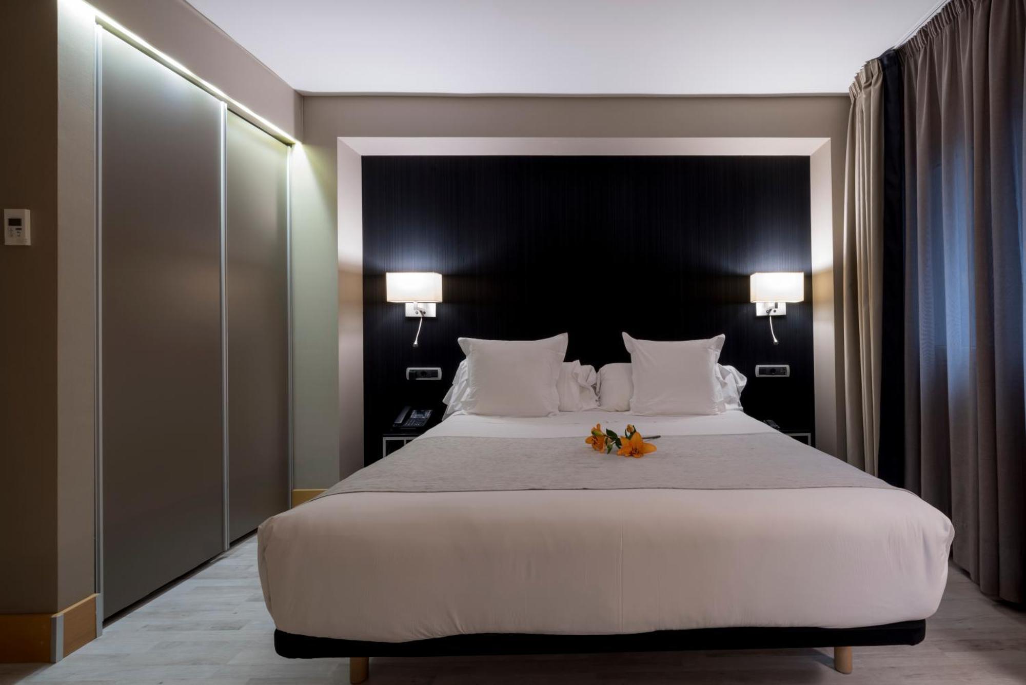 Hotel Plaza A Coruna Luaran gambar