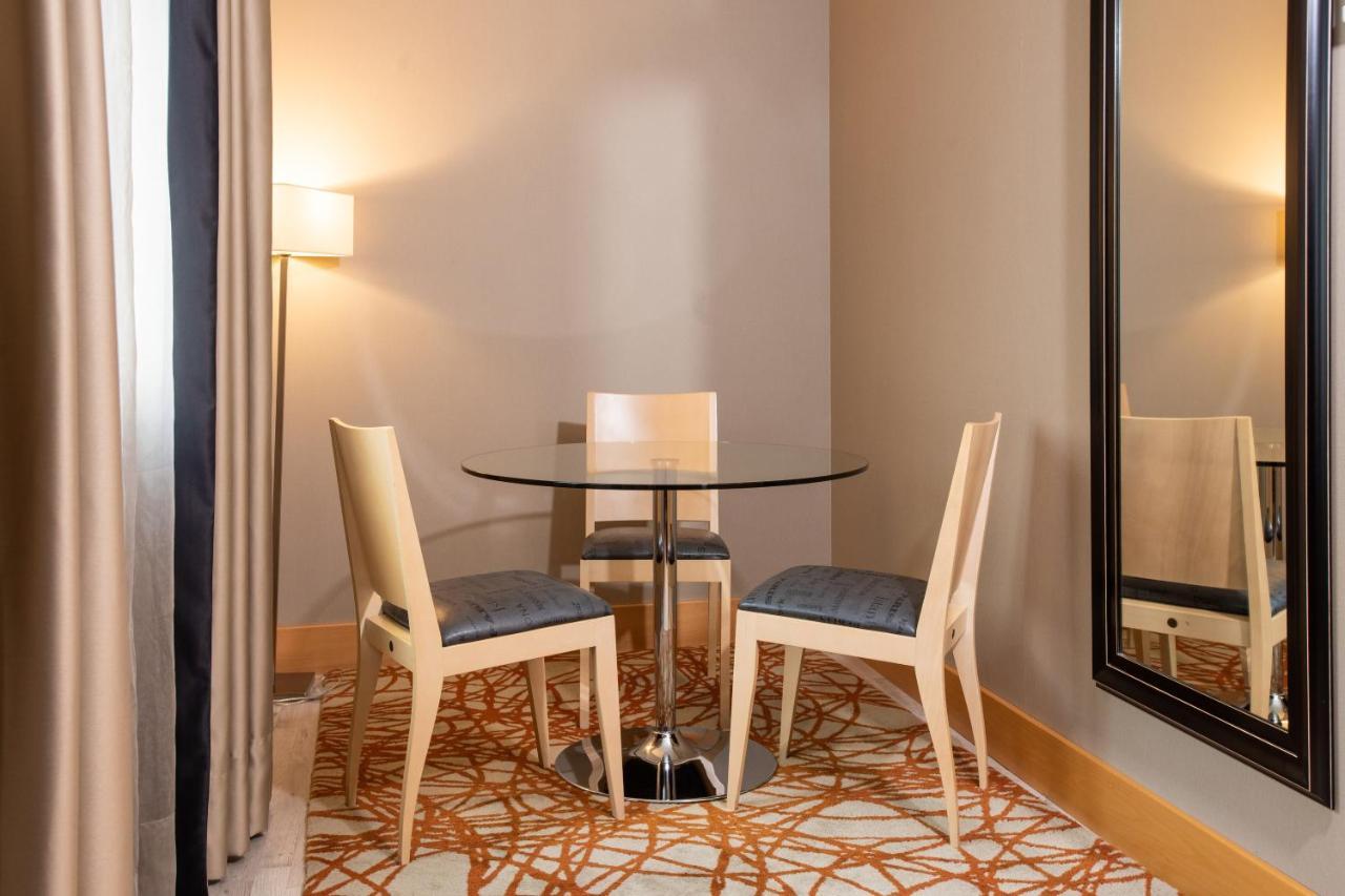 Hotel Plaza A Coruna Luaran gambar